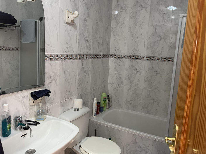 Image No.8-2 Bed House for sale