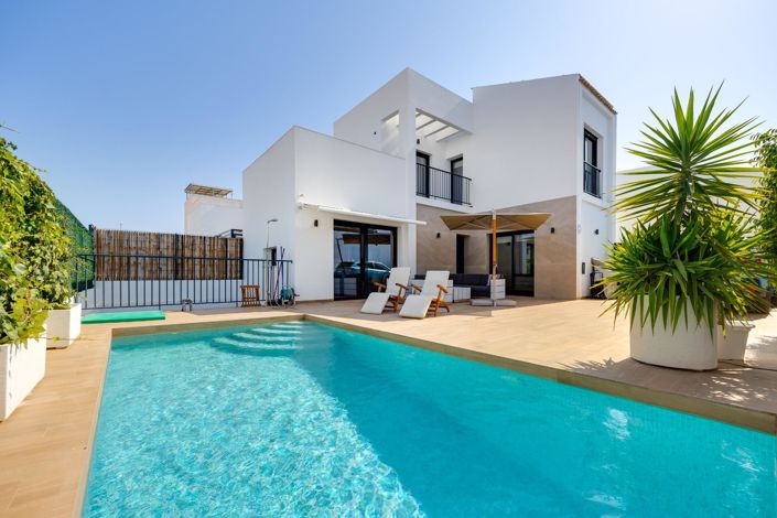 Image No.1-3 Bed Villa for sale