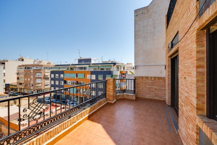 Image No.1-3 Bed Penthouse for sale