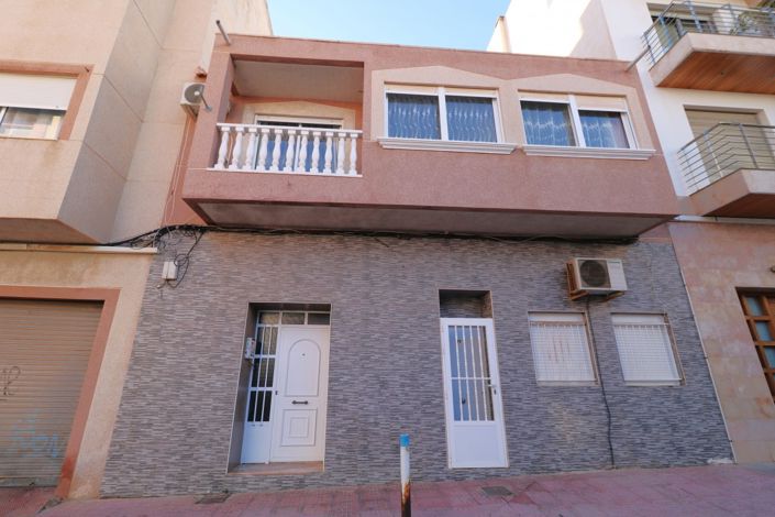 Image No.1-4 Bed Townhouse for sale