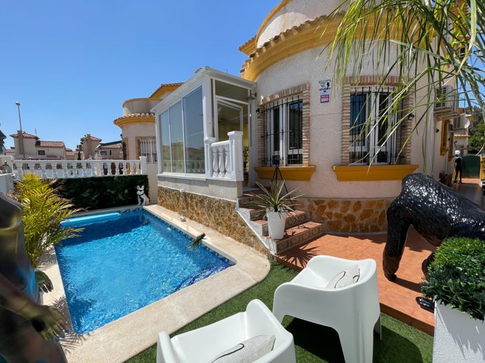 Image No.1-Villa de 6 chambres à vendre à Guardamar del Segura