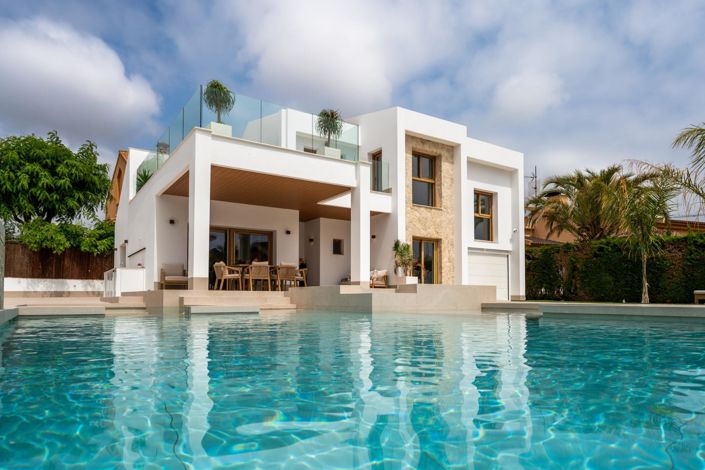 Image No.1-4 Bed Villa for sale
