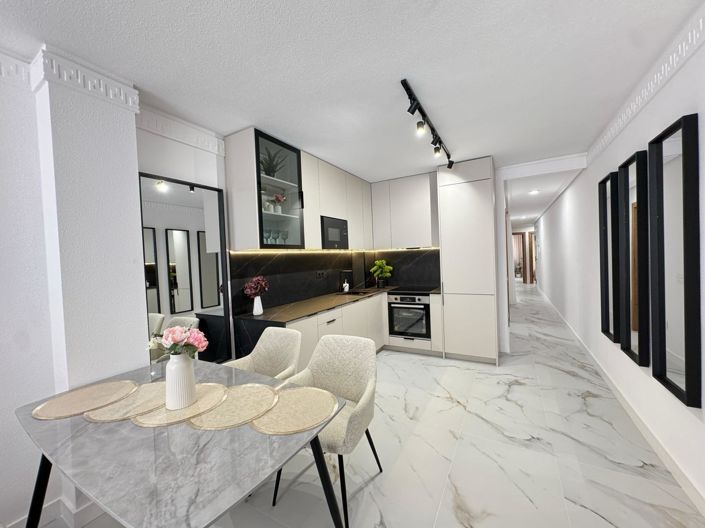 Image No.1-4 Bed Apartment for sale