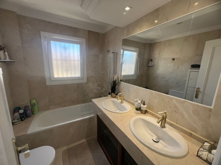 Image No.11-5 Bed Villa for sale