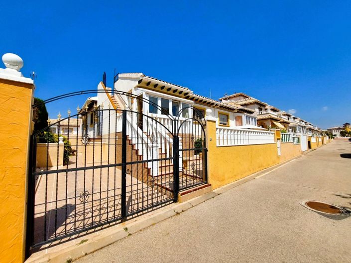 Image No.1-Villa de 2 chambres à vendre à Orihuela Costa