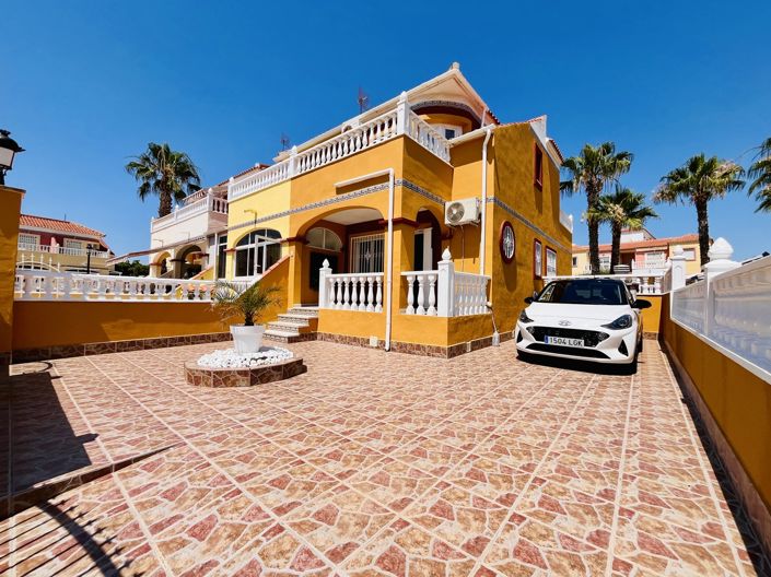 Image No.1-Maison de ville de 3 chambres à vendre à Cabo Roig
