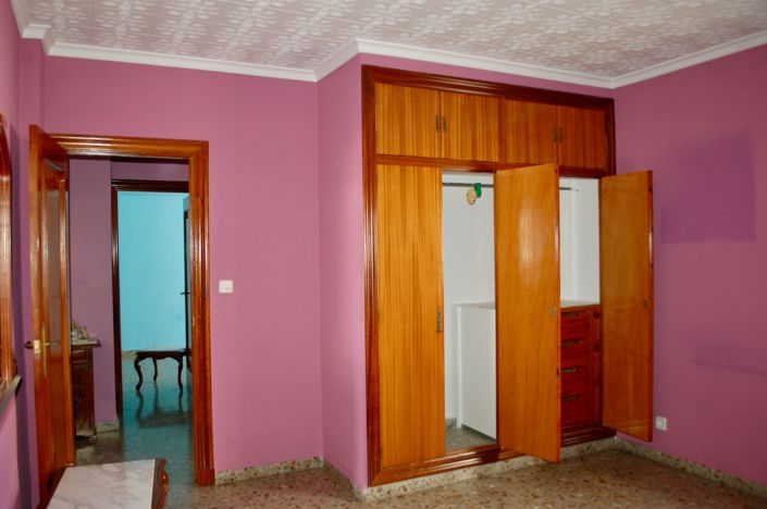Image No.11-5 Bed Townhouse for sale