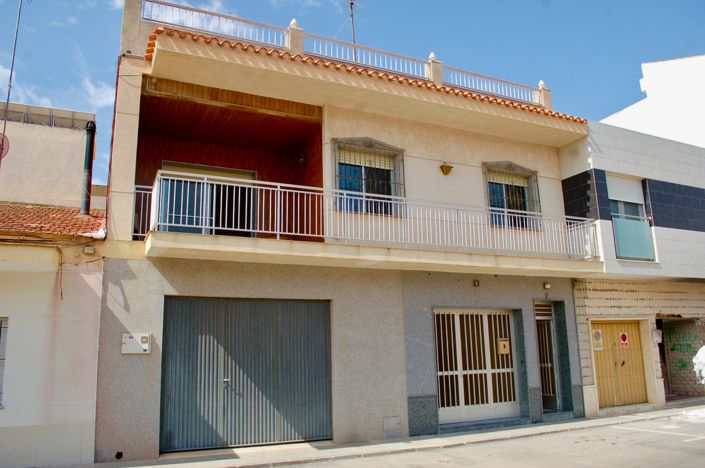 Image No.12-5 Bed Townhouse for sale