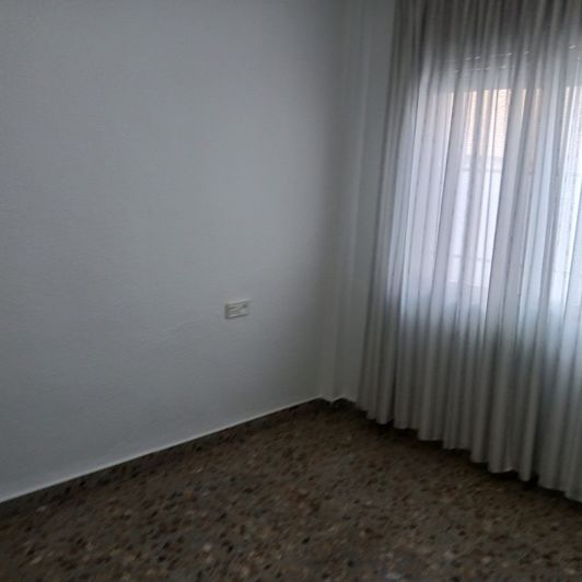 Image No.27-6 Bed Townhouse for sale