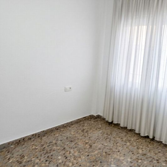 Image No.27-6 Bed Townhouse for sale