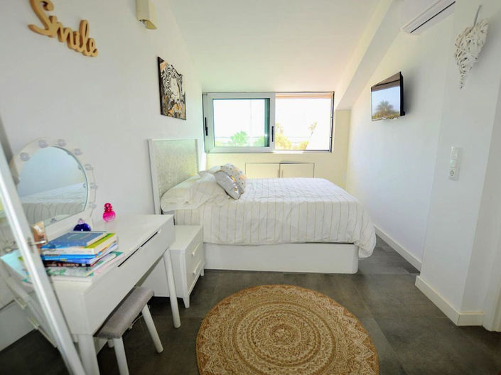 Image No.12-3 Bed House for sale