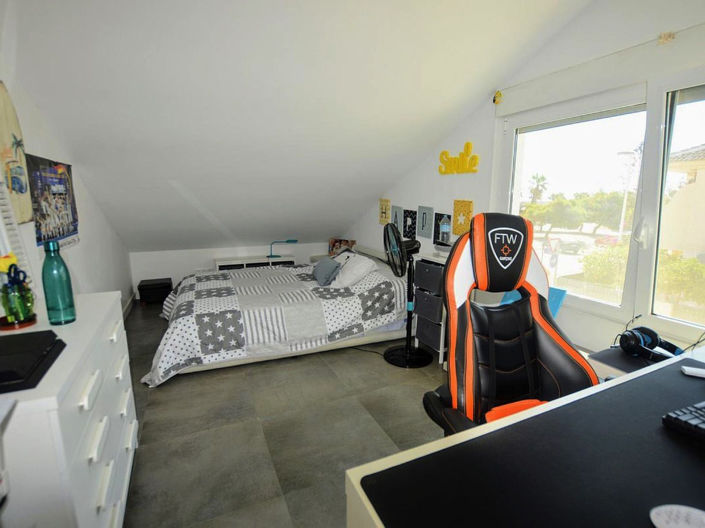 Image No.17-3 Bed House for sale