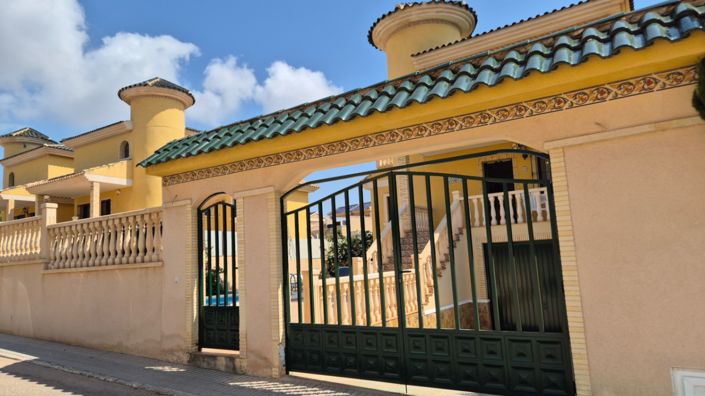 Image No.2-3 Bed Villa for sale