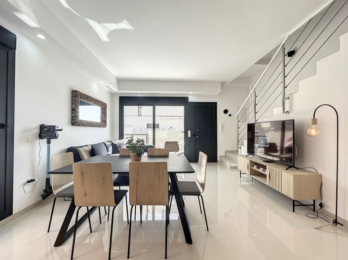 Image No.2-3 Bed Property for sale