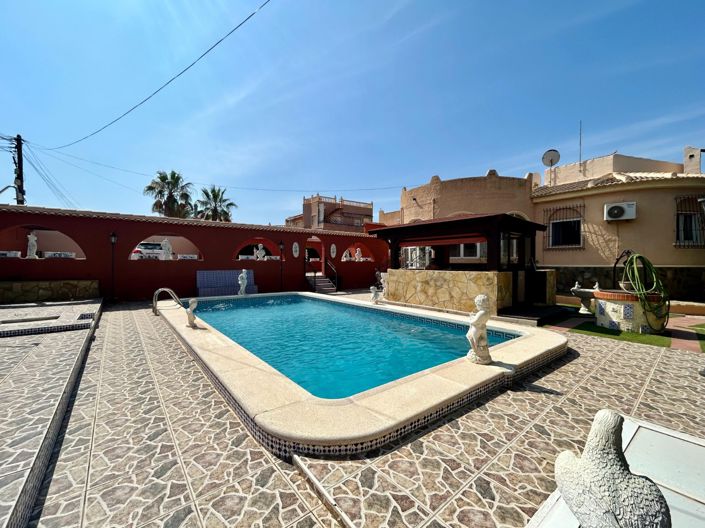 Image No.1-3 Bed Villa for sale