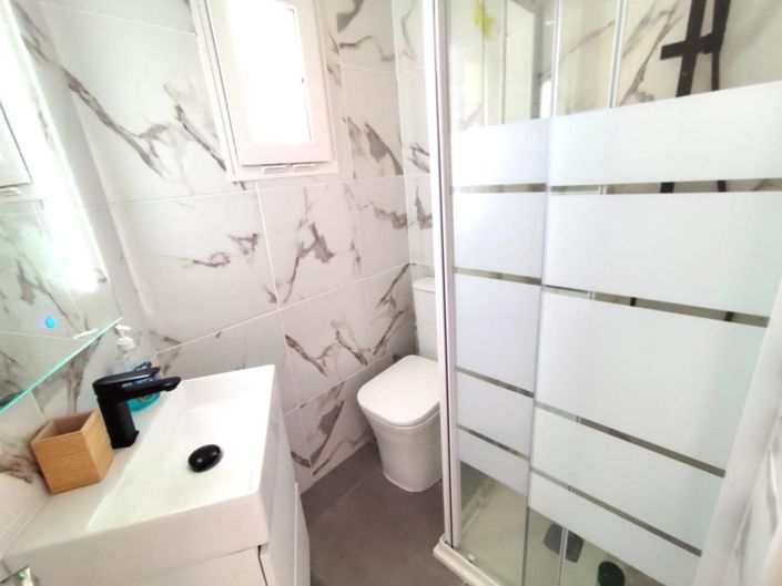 Image No.30-2 Bed Property for sale