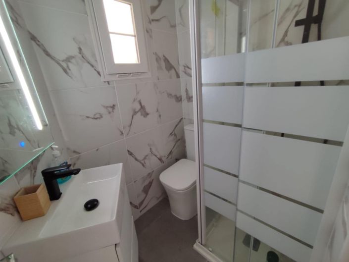 Image No.9-2 Bed Property for sale