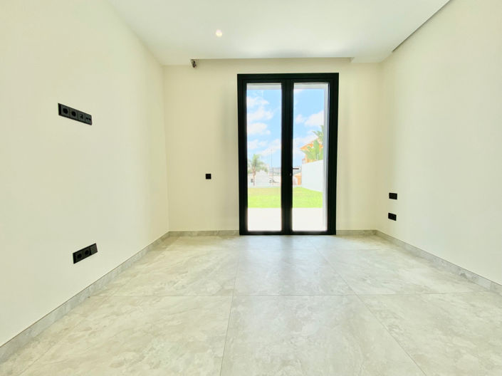 Image No.9-2 Bed Villa for sale