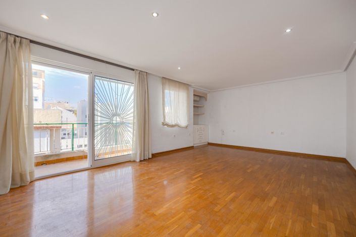 Image No.1-3 Bed Apartment for sale