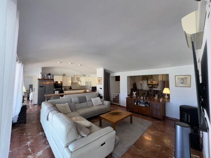 Image No.13-3 Bed House for sale