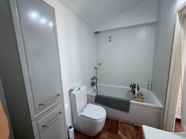 Image No.14-3 Bed House for sale