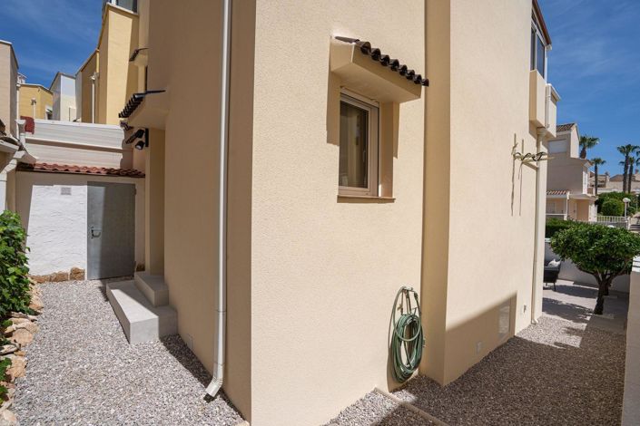 Image No.26-2 Bed House for sale