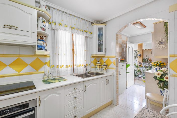 Image No.12-4 Bed Townhouse for sale