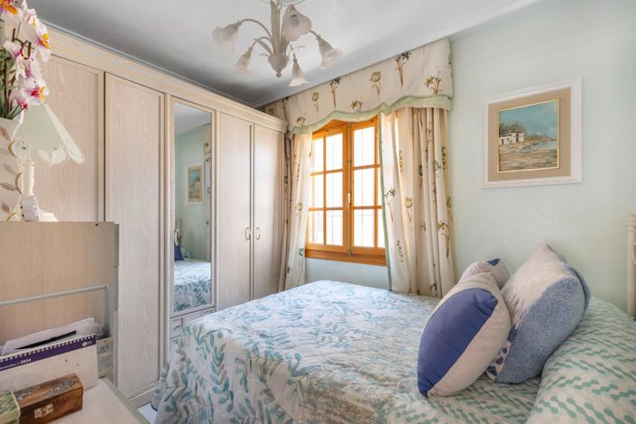 Image No.21-4 Bed Townhouse for sale