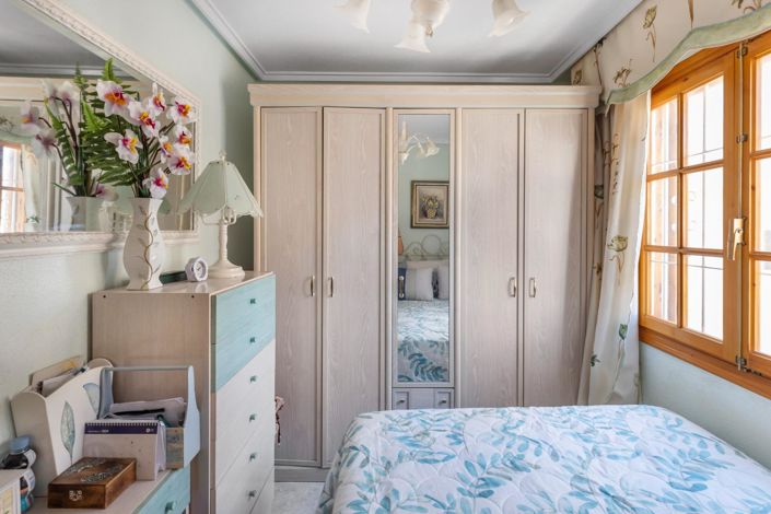 Image No.22-4 Bed Townhouse for sale