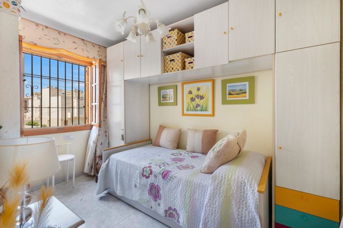 Image No.23-4 Bed Townhouse for sale