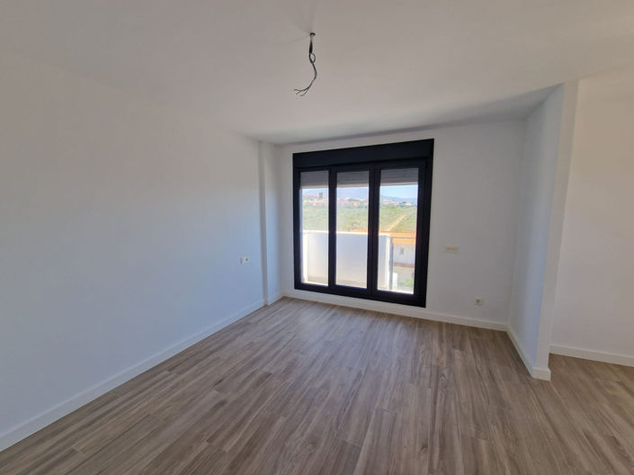 Image No.16-2 Bed Property for sale