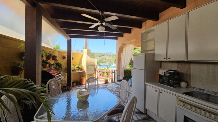 Image No.6-2 Bed House for sale