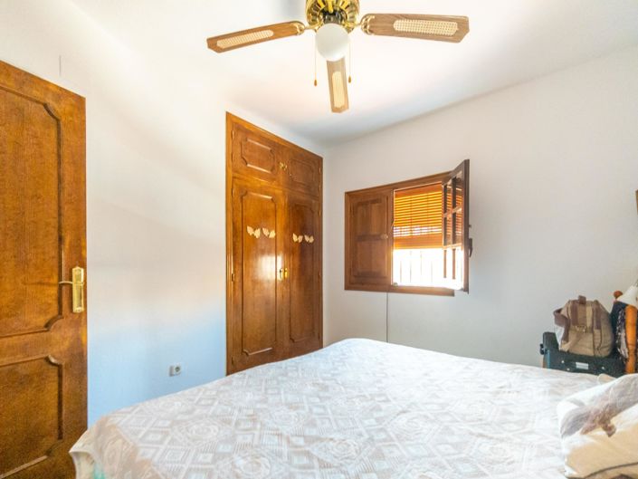 Image No.18-3 Bed Townhouse for sale