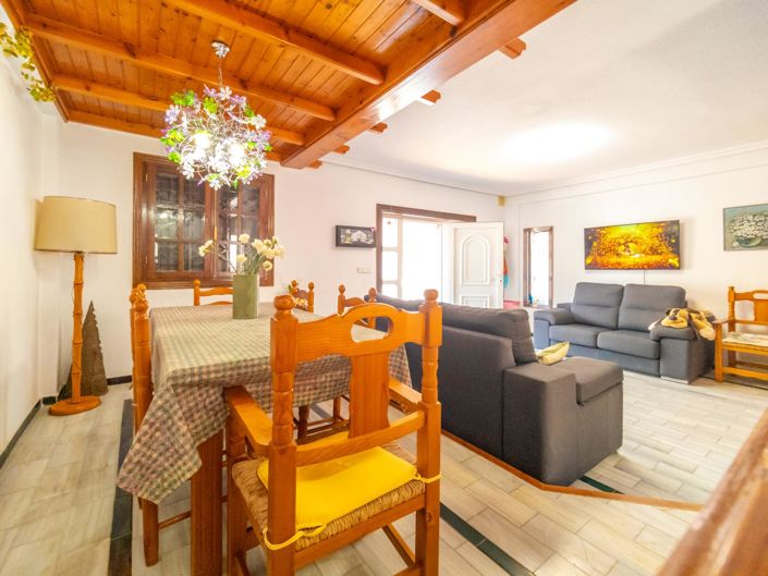 Image No.20-3 Bed Townhouse for sale