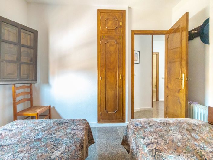 Image No.26-3 Bed Townhouse for sale