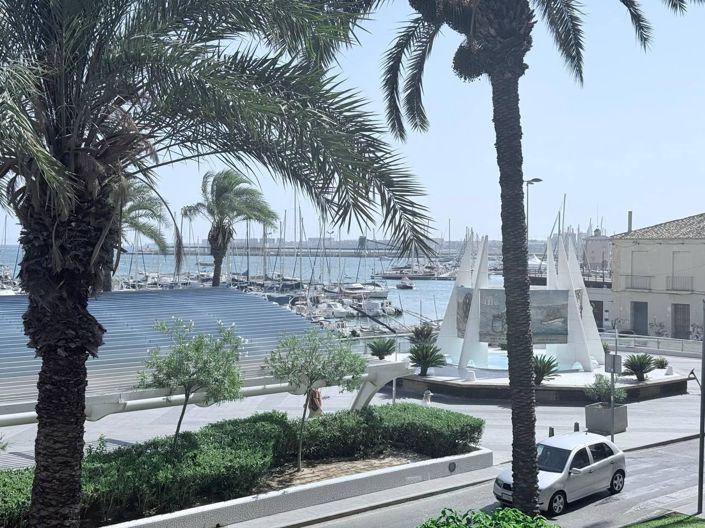 Image No.19-4 Bed Apartment for sale