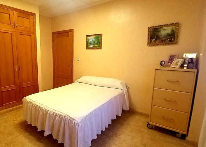 Image No.10-5 Bed Townhouse for sale