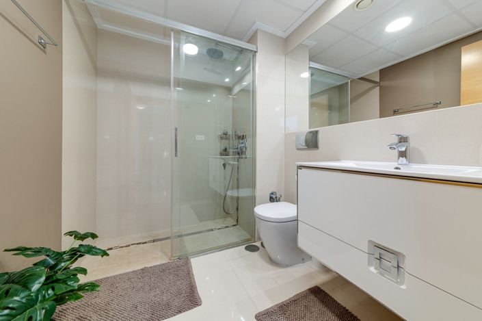 Image No.19-3 Bed Townhouse for sale