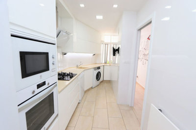 10-bb915d1cb19341576dcdc994b81ab9c5