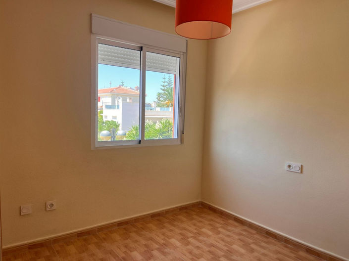 Image No.17-3 Bed House for sale