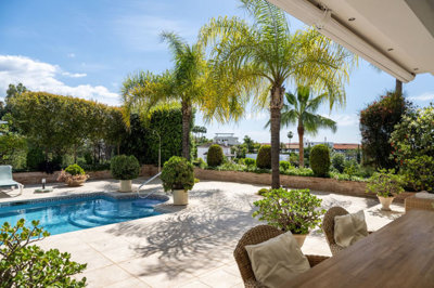 10-bb915d1cb19341576dcdc994b81ab9c5