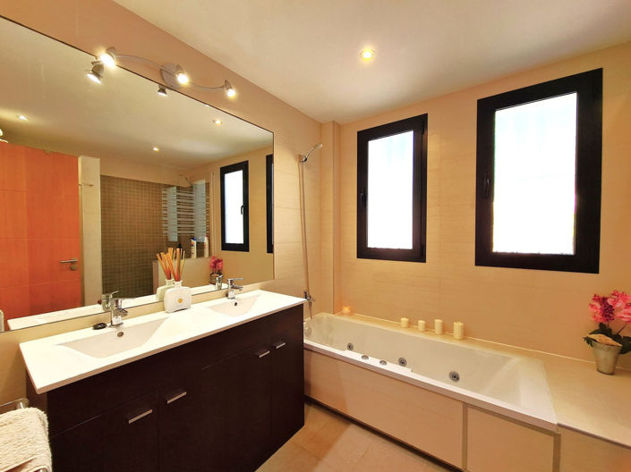 Image No.8-3 Bed Apartment for sale