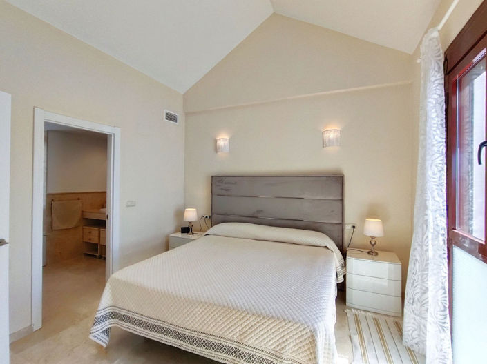 Image No.5-4 Bed Townhouse for sale