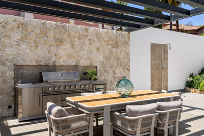 10-bb915d1cb19341576dcdc994b81ab9c5