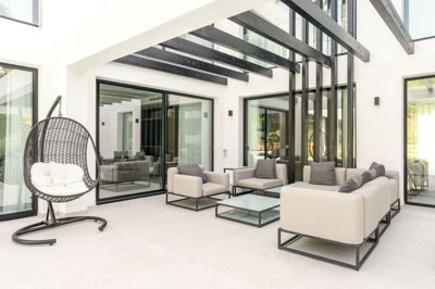 10-bb915d1cb19341576dcdc994b81ab9c5