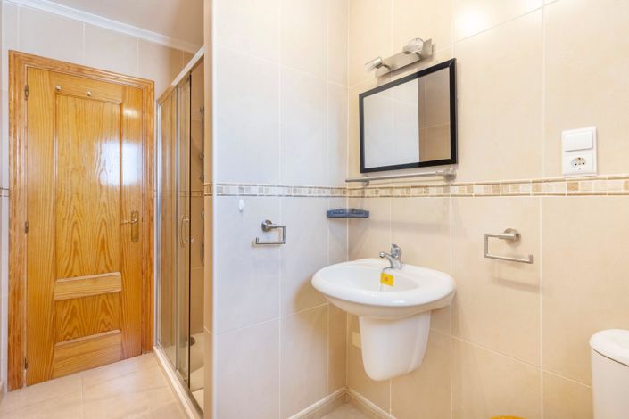 Image No.32-5 Bed Villa for sale