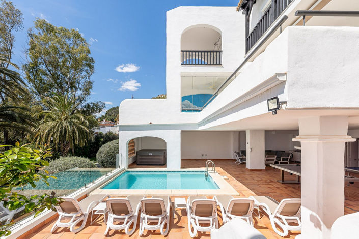 Image No.1-4 Bed House for sale
