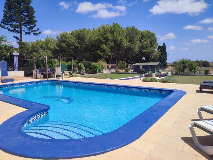 Image No.2-6 Bed Villa for sale