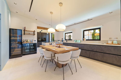 11-20939a0134ad724a8cb2a801094d15a4