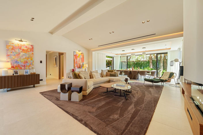 Image No.11-5 Bed Property for sale